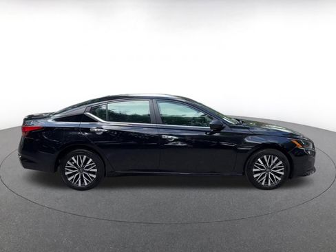 Used 2025 Nissan Altima 2.5 SV FWD image 25