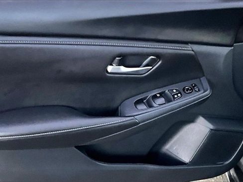 Used 2025 Nissan Sentra SV image 9