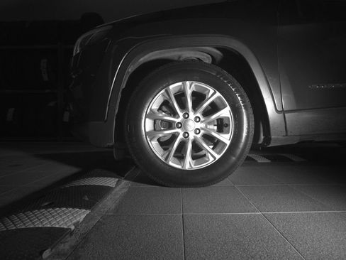Used 2019 Jeep Cherokee Latitude w/ Popular Appearance Group FWD image 5