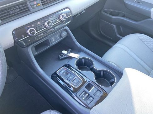 Used 2023 Honda Pilot LX image 39