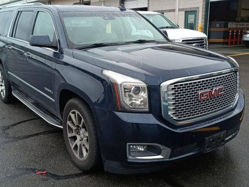 Used 2017 GMC Yukon XL Denali AWD/4WD image 3