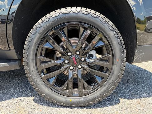 Used 2025 GMC Yukon Elevation AWD/4WD image 15
