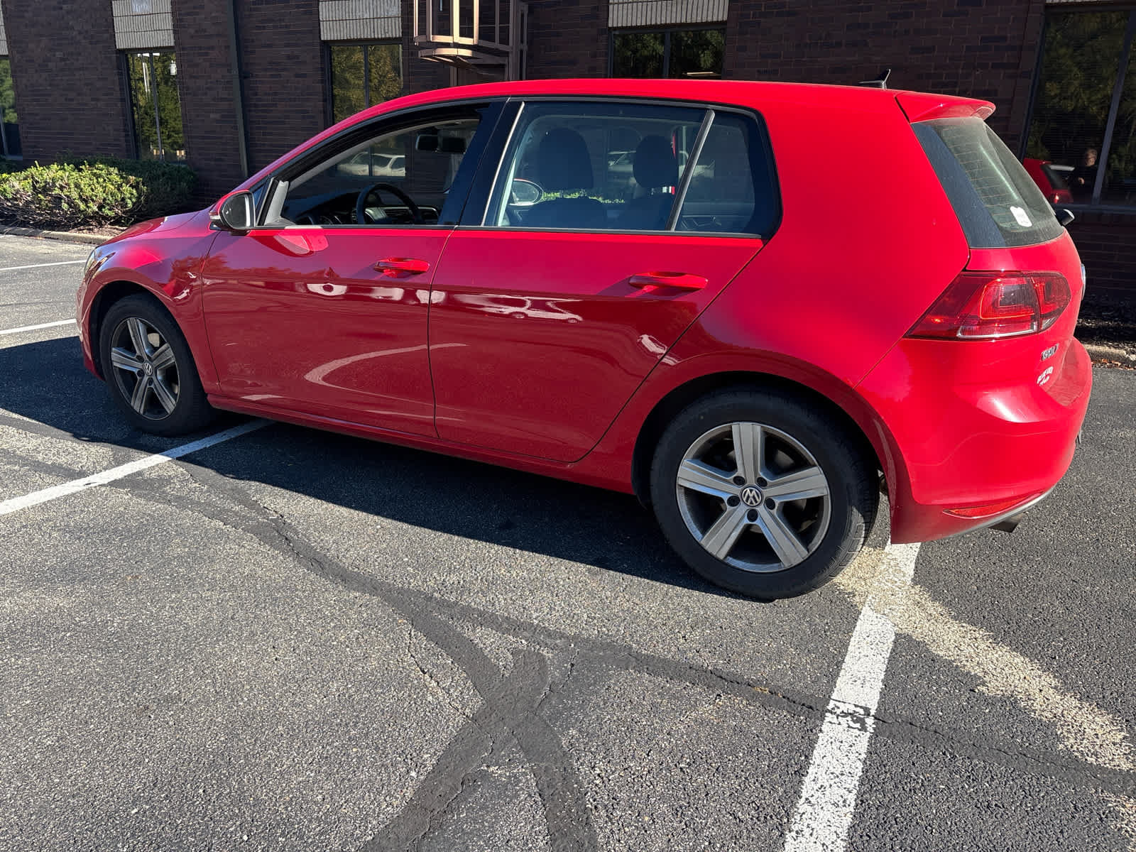 Used 2017 Volkswagen Golf Wolfsburg Edition FWD image 2