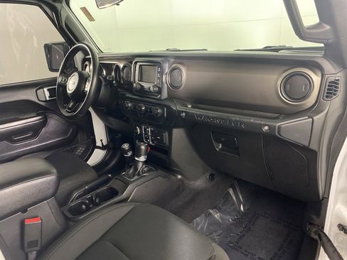 Used 2019 Jeep Wrangler Unlimited Sport S image 33