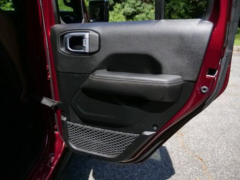 Used 2021 Jeep Wrangler Unlimited Rubicon AWD/4WD image 36