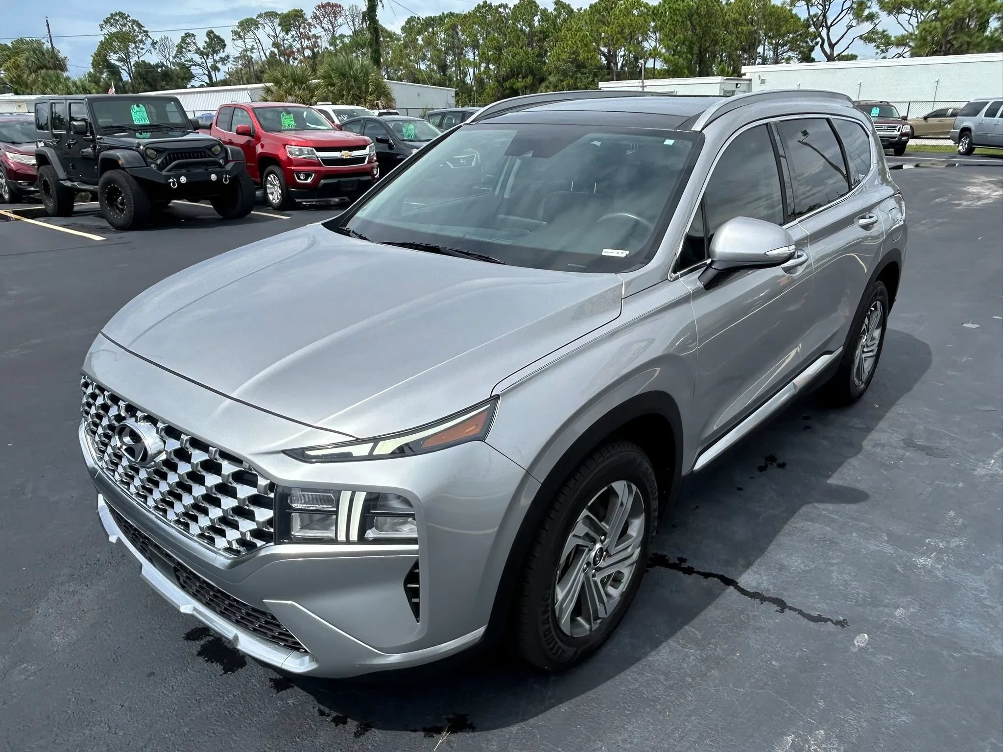 Used 2021 Hyundai Santa Fe SEL w/ Convenience + Premium Package FWD image 4