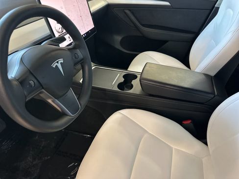 Used 2023 Tesla Model Y Long Range AWD/4WD image 12