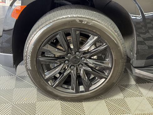 Used 2023 Chevrolet Tahoe High Country AWD/4WD image 12