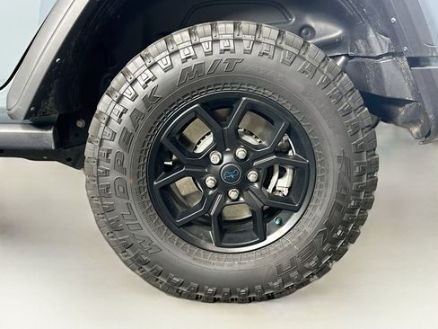Used 2024 Jeep Wrangler Unlimited AWD/4WD image 11