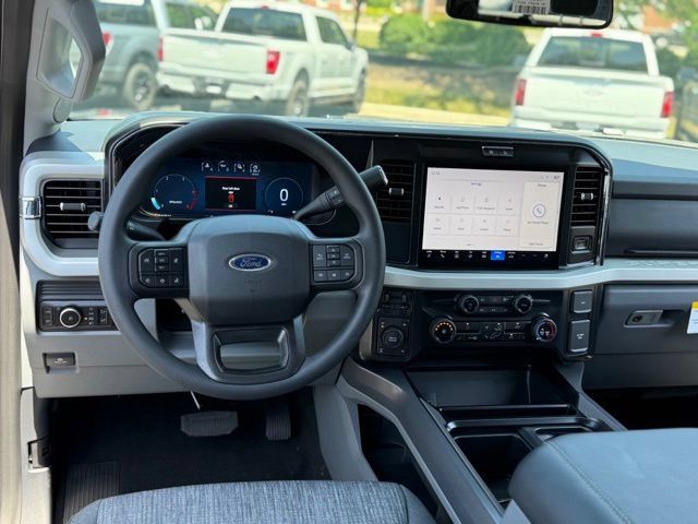 New 2026 Ford F350 XLT w/ XLT Premium Package AWD/4WD image 7