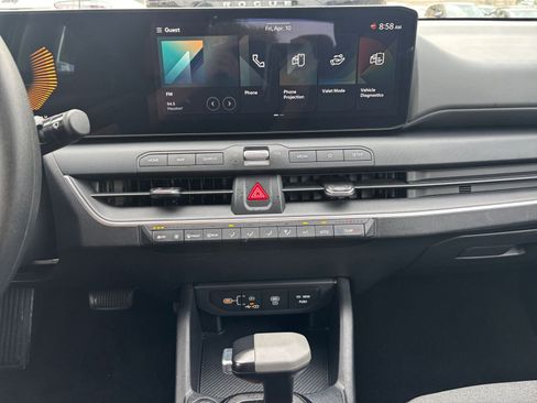 Used 2025 Kia K4 LXS image 17