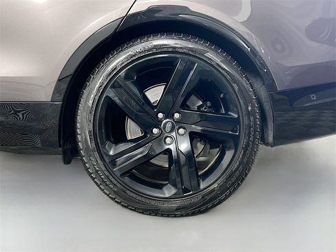 Used 2025 Land Rover Discovery Metropolitan Edition image 34