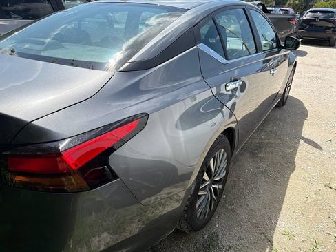 Used 2025 Nissan Altima 2.5 SV FWD image 8