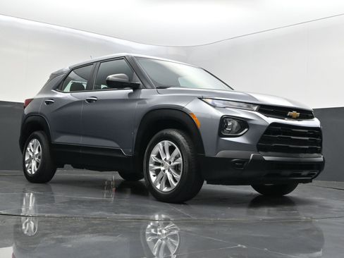 Used 2022 Chevrolet TrailBlazer LS w/ LPO, Blackout Package AWD/4WD image 31