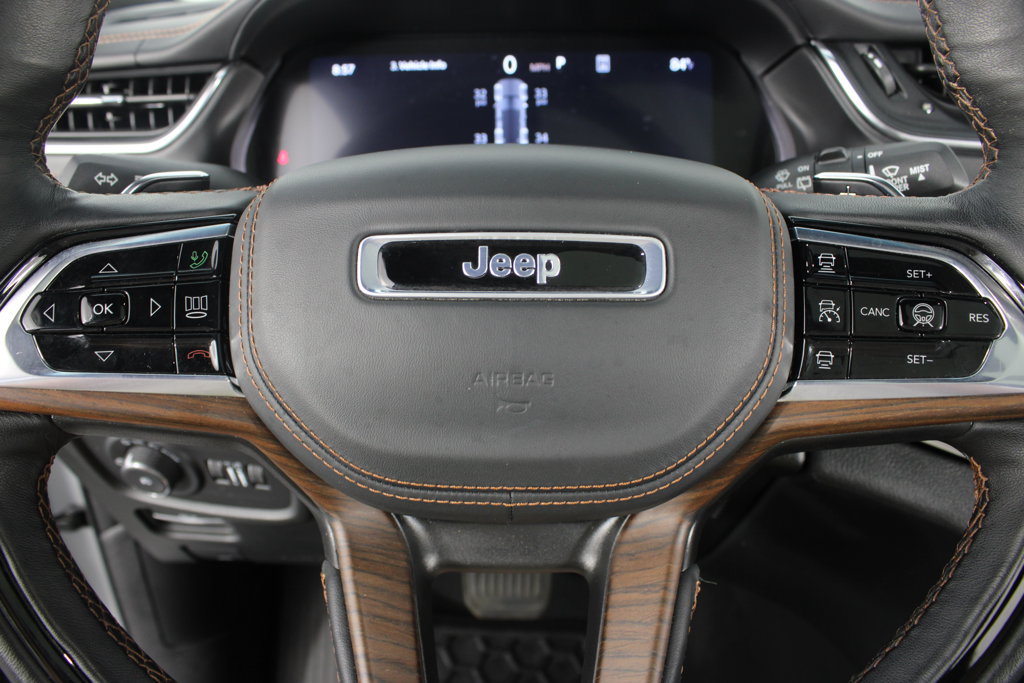 Used 2025 Jeep Grand Cherokee Summit w/ Obsidian Package AWD/4WD image 14