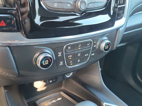 Used 2023 Chevrolet Traverse LT image 19