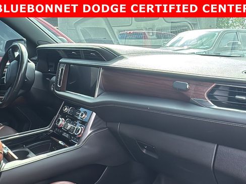 Used 2023 GMC Yukon Denali Ultimate AWD/4WD image 17