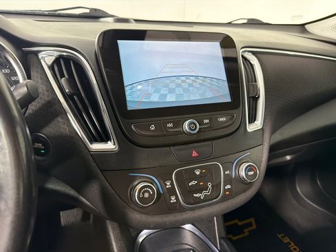 Used 2018 Chevrolet Malibu LT FWD image 15