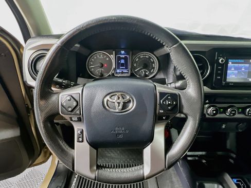 Used 2017 Toyota Tacoma SR5 w/ Tow Package AWD/4WD image 17