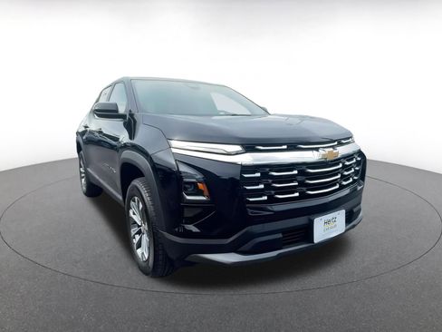 Used 2025 Chevrolet Equinox LT image 3