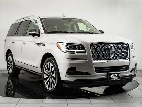 Used 2024 Lincoln Navigator Reserve image 12