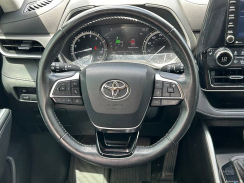 Used 2021 Toyota Highlander XLE FWD image 41