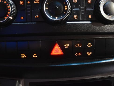 Used 2015 Mercedes-Benz Sprinter 3500 image 27