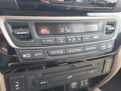 Used 2016 Honda Pilot Touring image 19