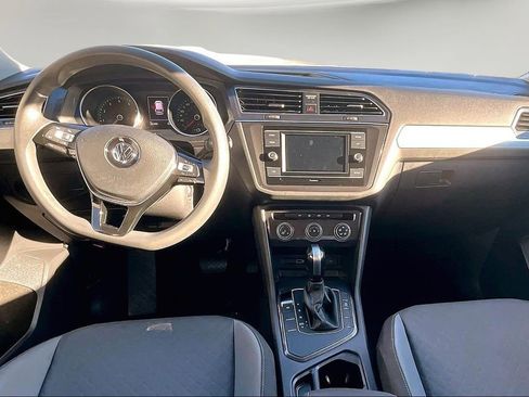 Used 2018 Volkswagen Tiguan S image 8