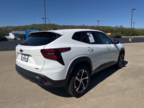 Used 2024 Chevrolet Trax RS w/ Driver Confidence Package image 4