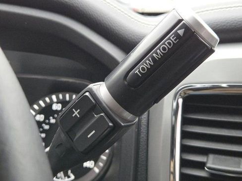 Used 2018 Nissan Titan PRO-4X w/ Pro-4x Convenience Package image 17