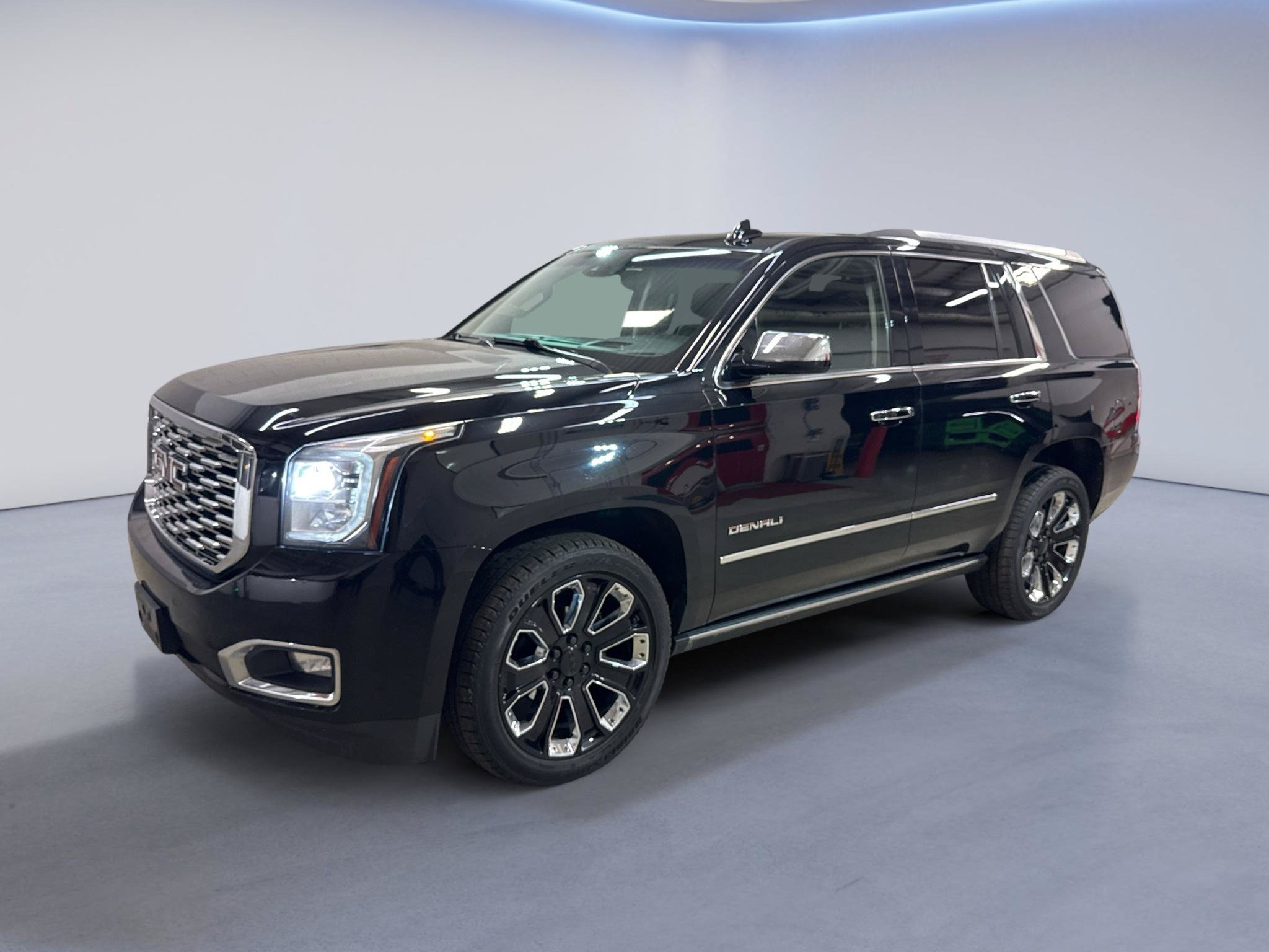 Used 2018 GMC Yukon Denali w/ Denali Ultimate Package AWD/4WD image 3