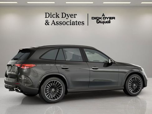 Used 2025 Mercedes-Benz GLC 300 image 8