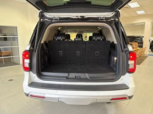 Used 2024 Ford Expedition XLT image 11