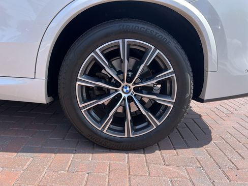 Used 2021 BMW X5 xDrive40i w/ M Sport Package AWD/4WD image 13