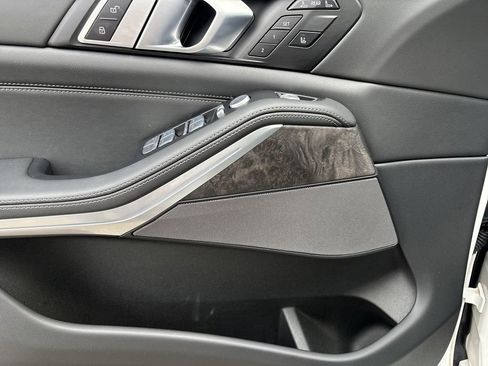 Used 2025 BMW X7 xDrive40i AWD/4WD image 25