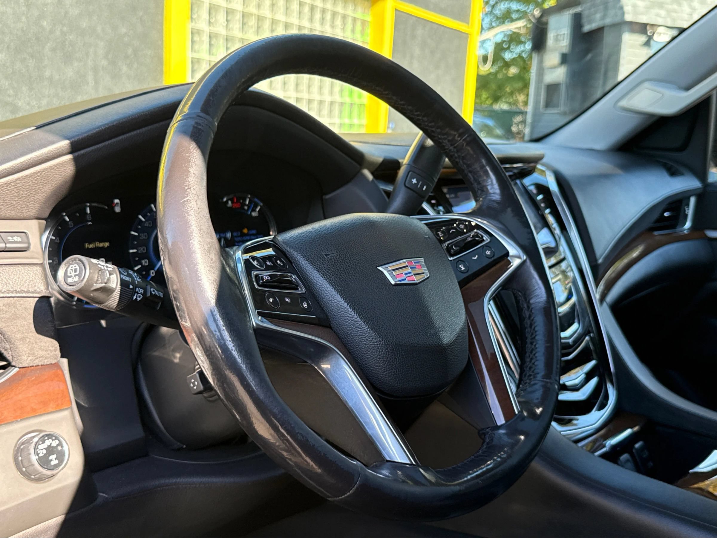 Used 2020 Cadillac Escalade ESV Luxury AWD/4WD image 15