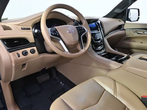 Used 2019 Cadillac Escalade Platinum AWD/4WD image 11