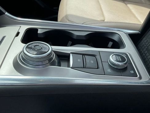 Used 2020 Ford Explorer Limited image 18