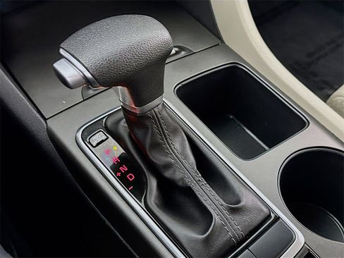 Used 2018 Kia Optima LX w/ 17" Alloy Wheels Package image 16