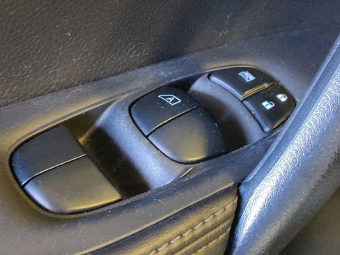 Used 2022 Nissan Rogue Sport SL FWD image 27
