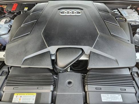 Used 2022 Audi Q8 Premium Plus w/ Premium Plus Package AWD/4WD image 32
