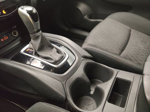 Used 2020 Nissan Rogue S FWD image 26