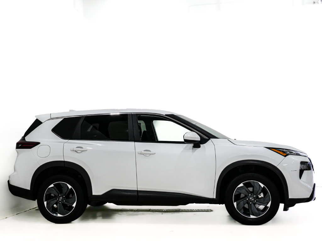 Used 2024 Nissan Rogue SV AWD/4WD image 4