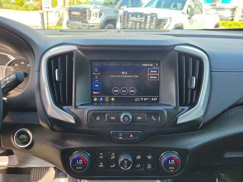 Used 2024 GMC Terrain SLE w/ Driver Convenience Package FWD image 18