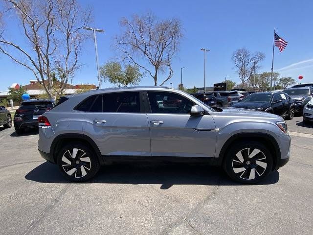 Used 2024 Volkswagen Atlas Cross Sport SE FWD image 2