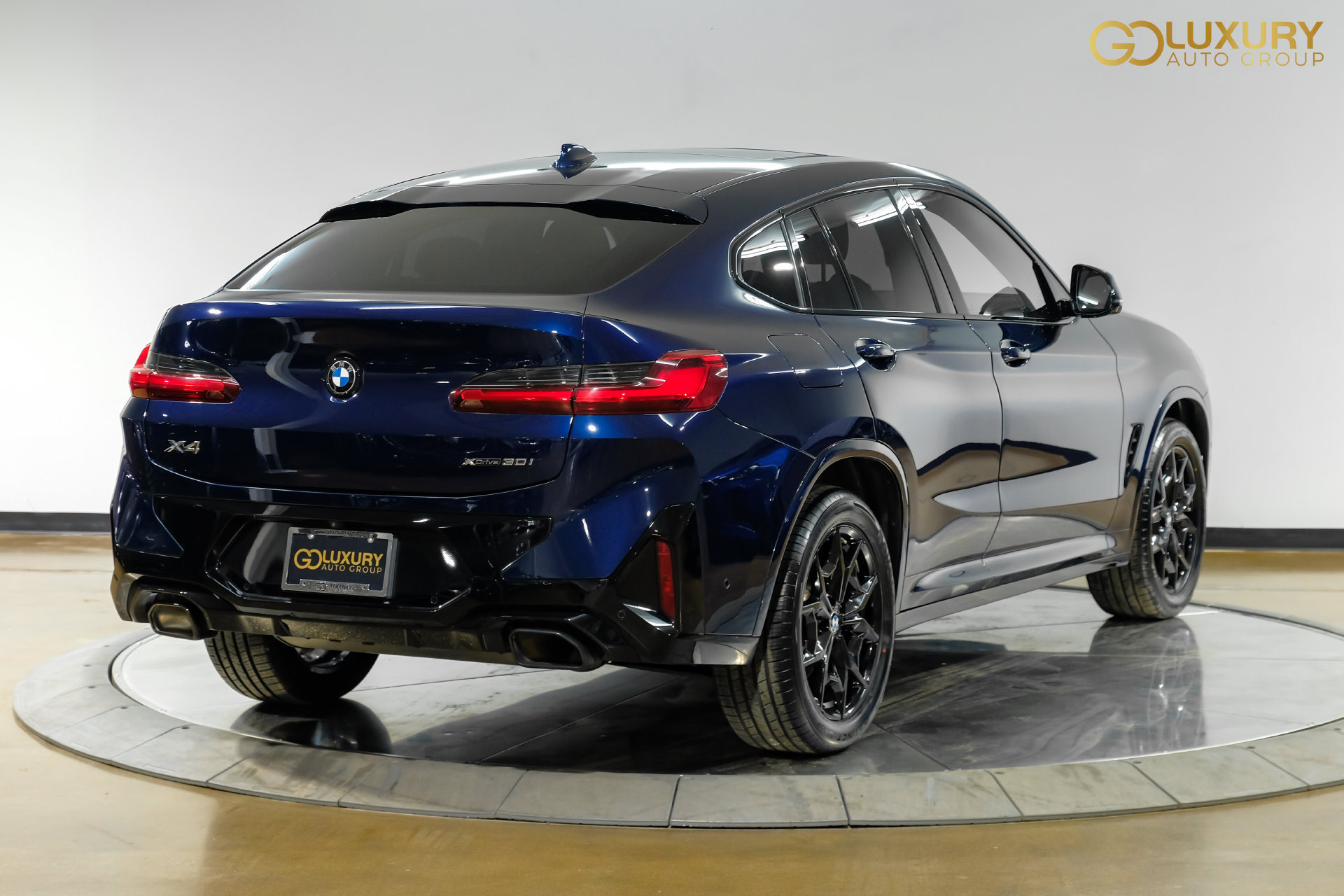 Used 2024 BMW X4 xDrive30i w/ M Sport Package AWD/4WD image 9