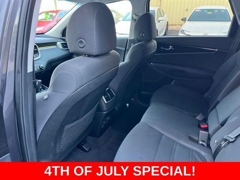 Used 2019 Kia Sorento FWD image 11