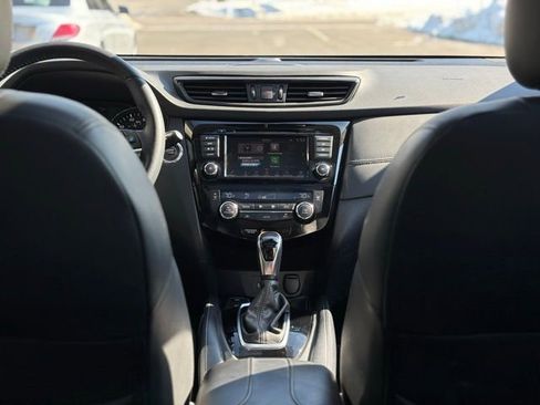 Used 2020 Nissan Rogue SL w/ Premium Package image 32