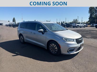 Used 2023 Chrysler Pacifica Touring-L